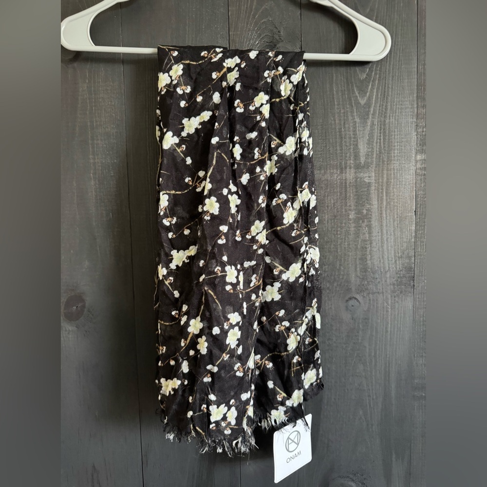 Black and White floral wrap